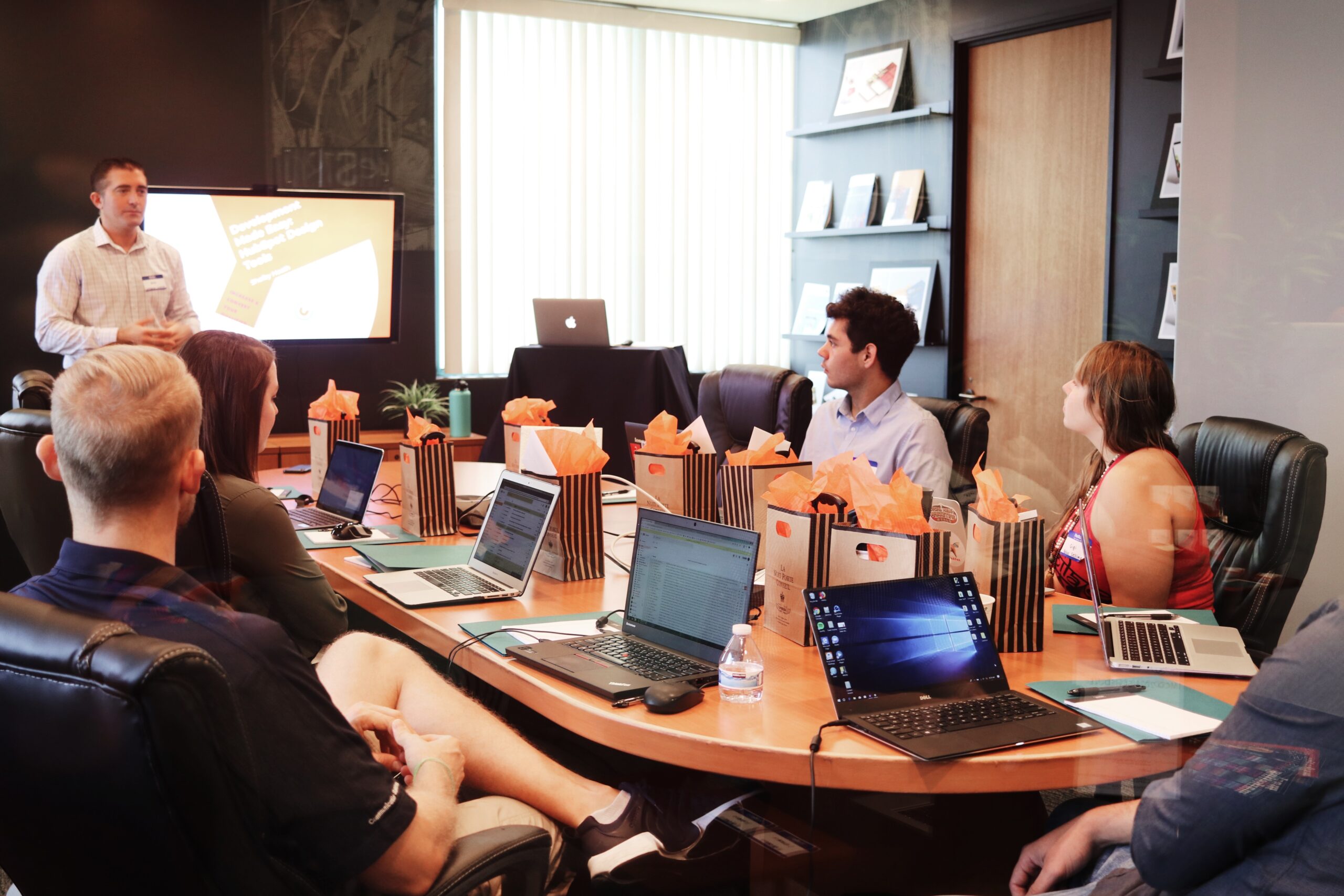HOW TRAINING COMPANIES ARE SUPPORTED BY LMS